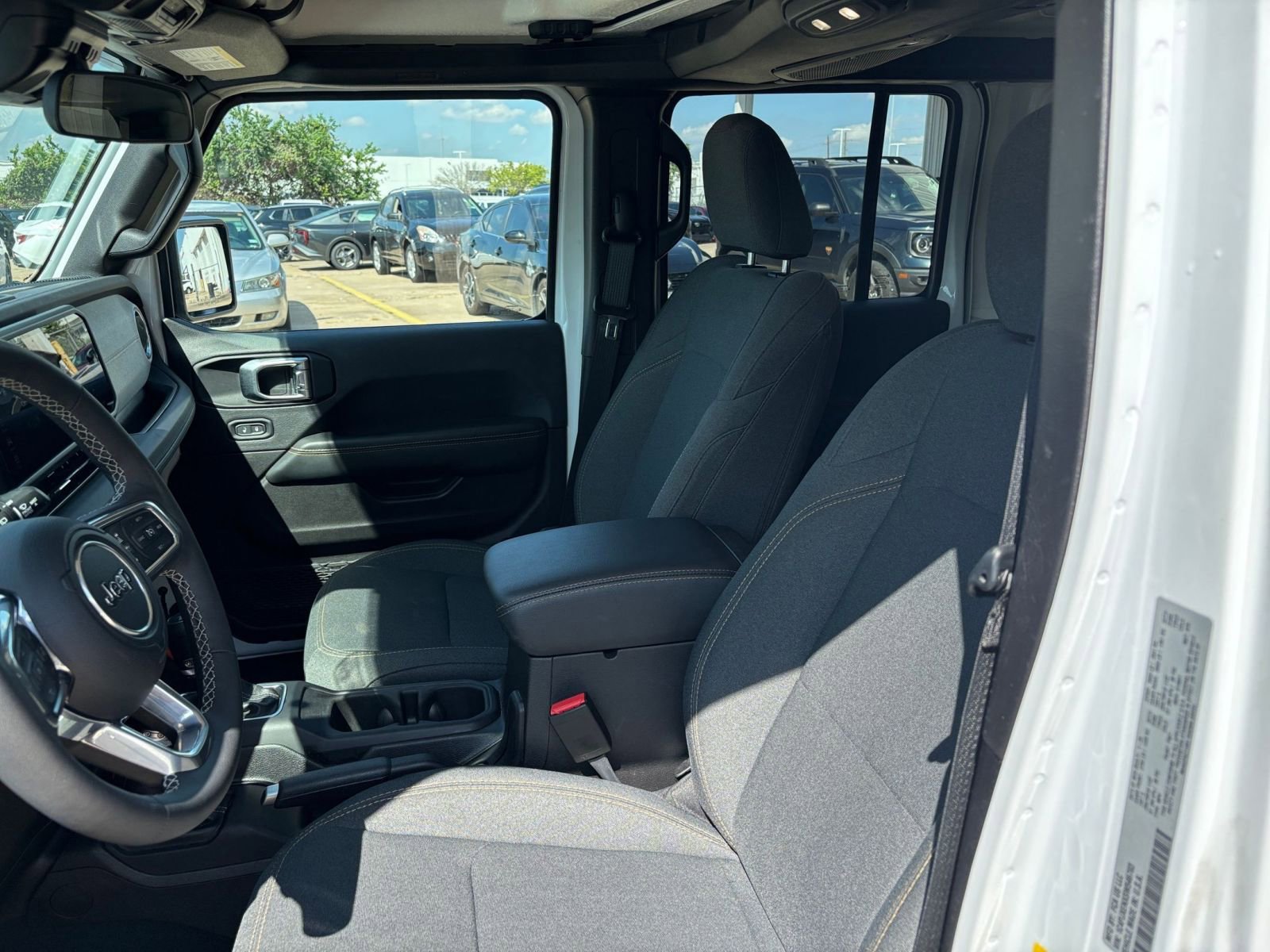 Used 2025 Jeep Wrangler Sahara image 24