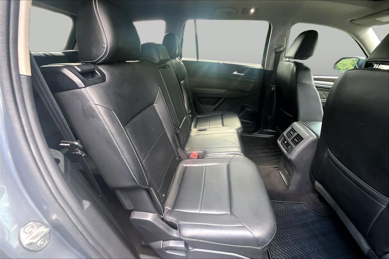 Used 2021 Volkswagen Atlas SE w/ Panoramic Sunroof Package FWD image 18