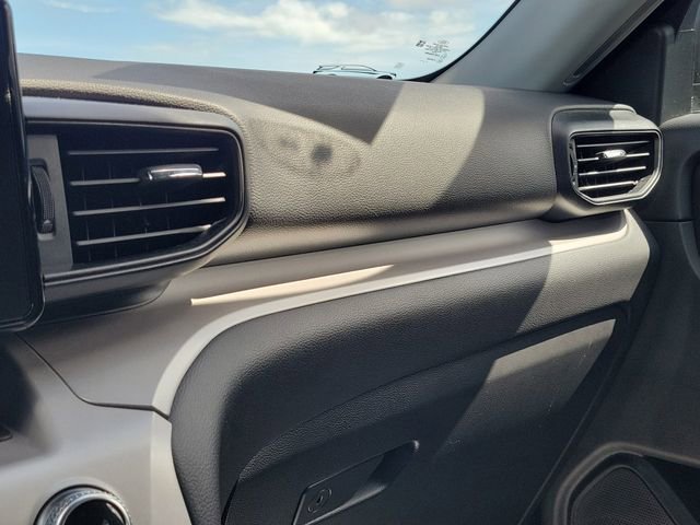 Used 2023 Ford Explorer XLT image 30