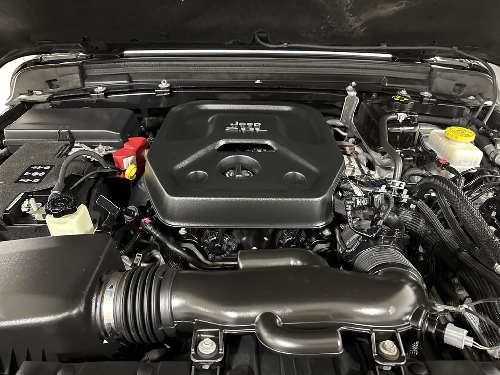 Used 2020 Jeep Wrangler Unlimited Sahara image 25