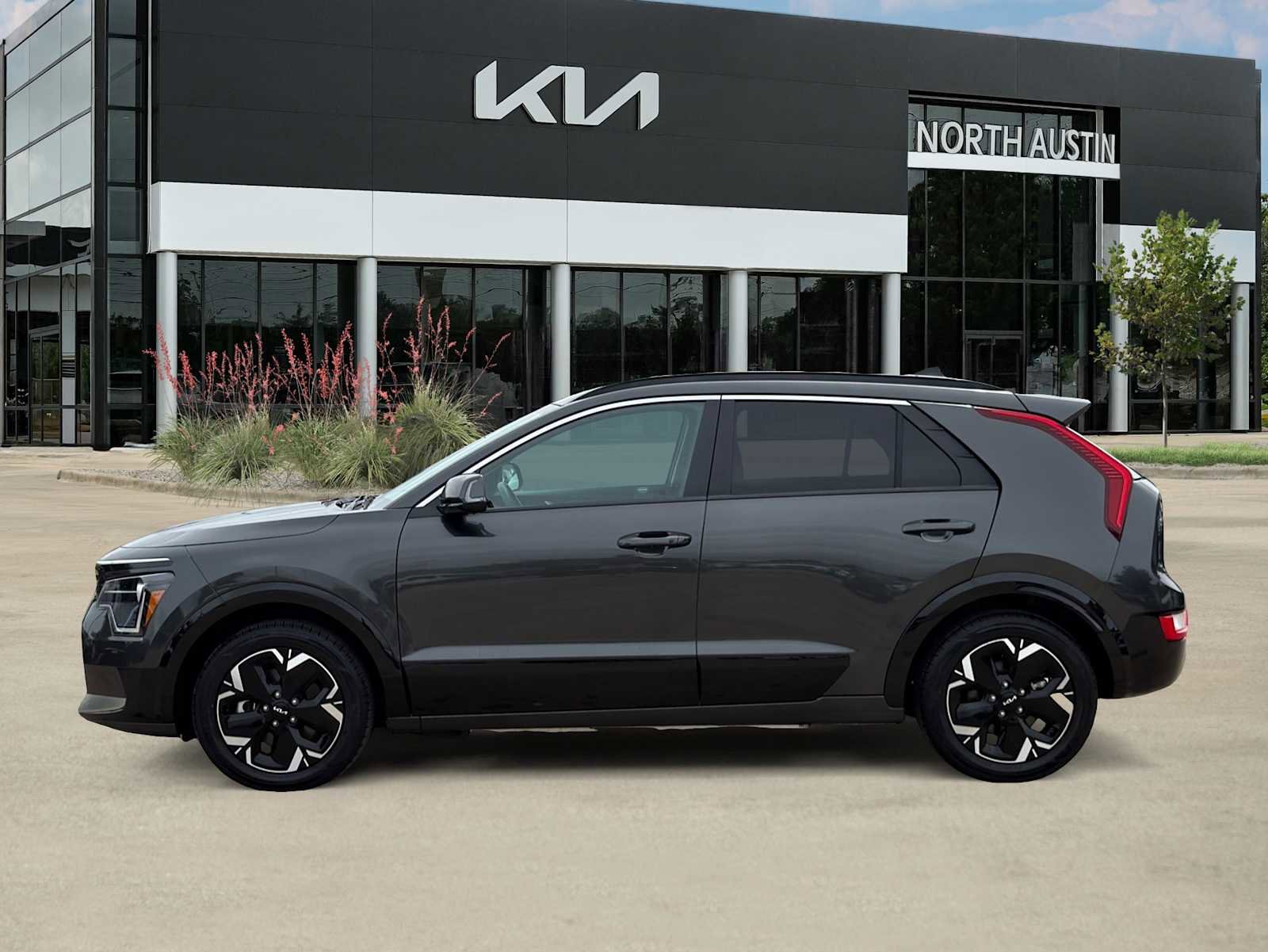 Certified 2024 Kia Niro Wind FWD image 8