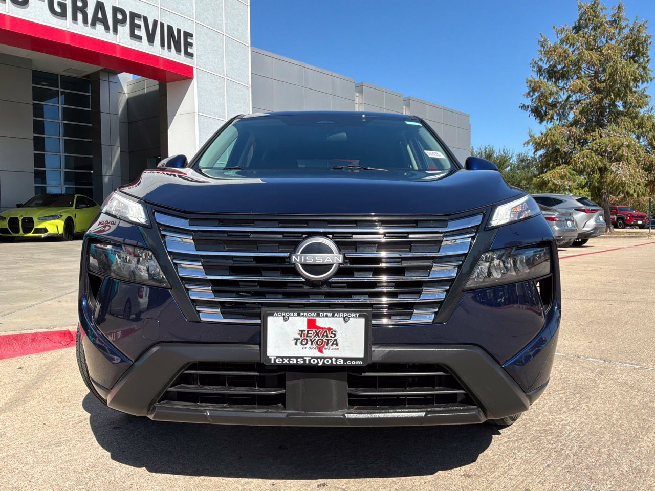 Used 2025 Nissan Rogue SV AWD/4WD image 3
