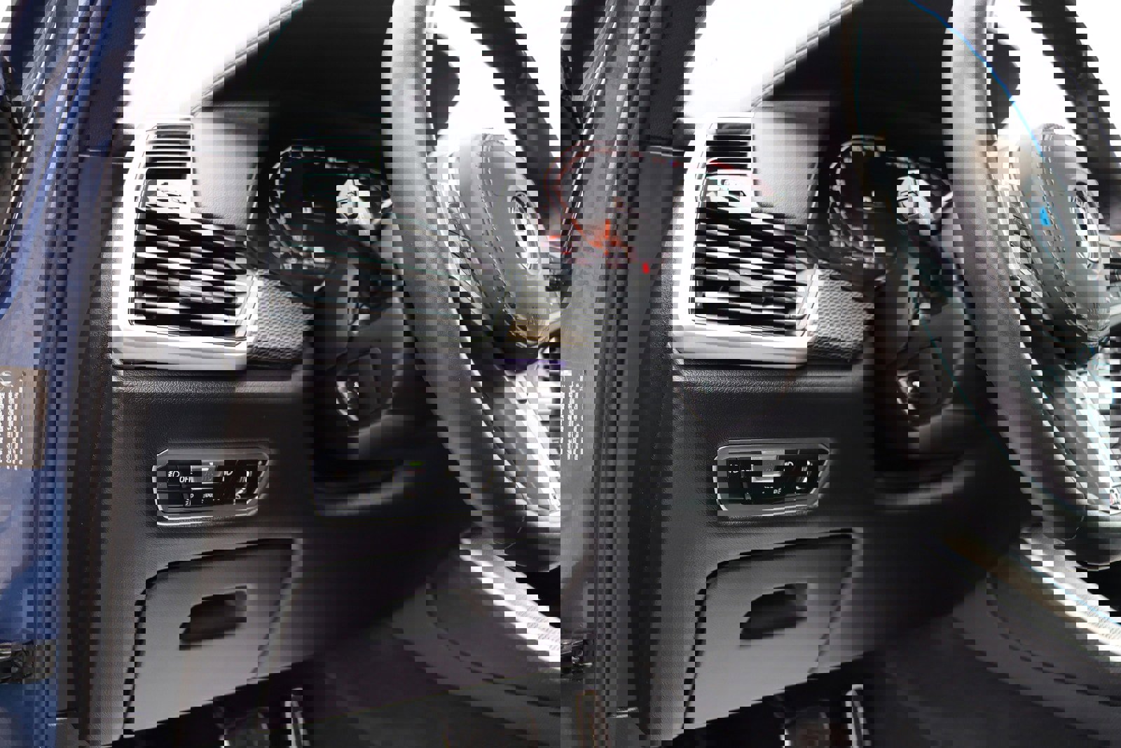 Used 2020 BMW X5 M50i w/ Premium Package image 26