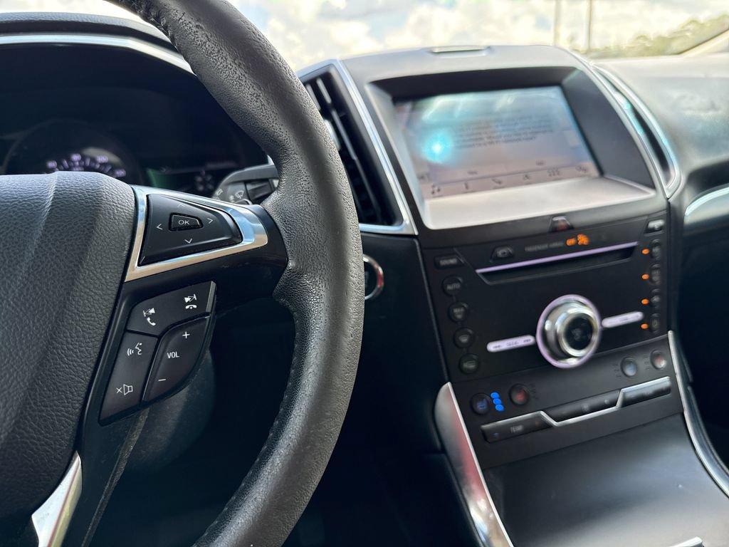 Used 2019 Ford Edge Titanium w/ Equipment Group 301A AWD/4WD image 18