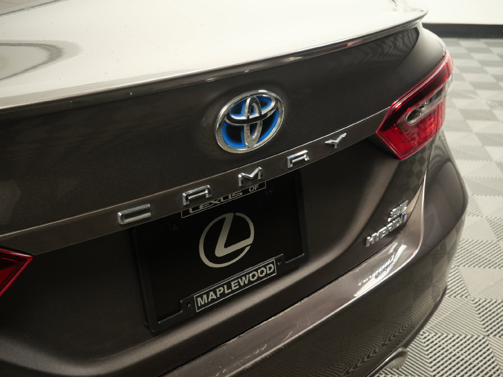 Used 2023 Toyota Camry SE w/ Cold Weather Package FWD image 9