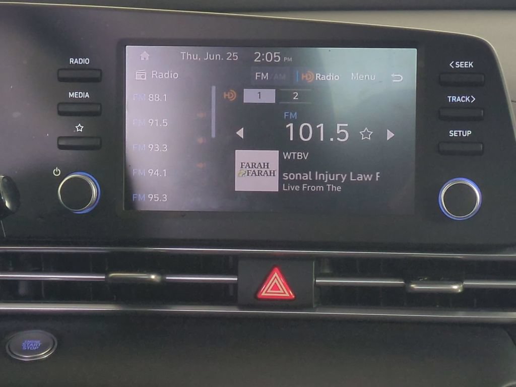 Used 2025 Hyundai Elantra Hybrid FWD image 19