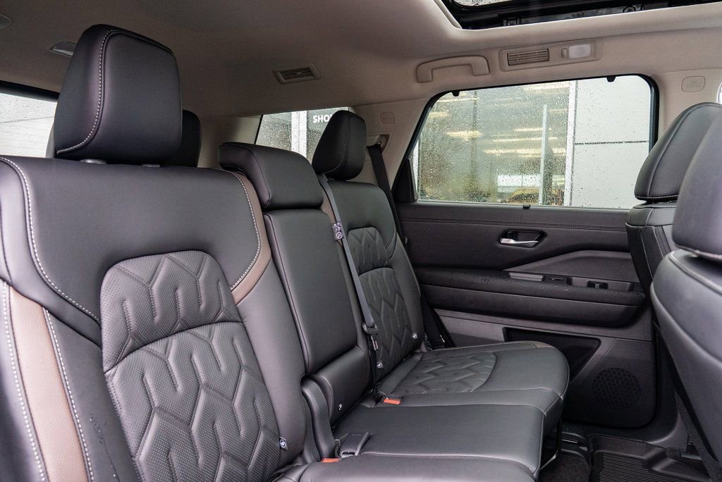 New 2026 Nissan Pathfinder Platinum AWD/4WD image 28