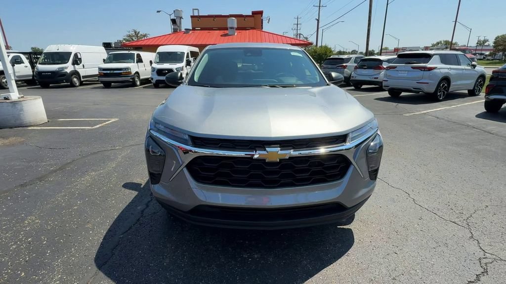 Used 2024 Chevrolet Trax LS w/ Driver Confidence Package FWD image 3