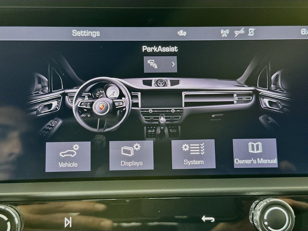 Certified 2023 Porsche Macan AWD/4WD image 15