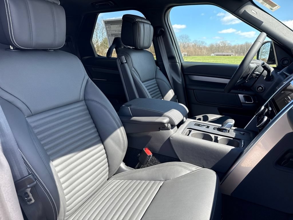 New 2026 Land Rover Discovery Dynamic SE AWD/4WD image 15