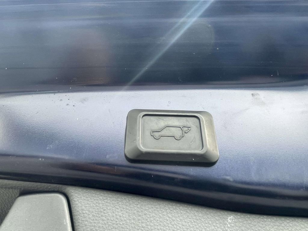 Used 2019 Toyota RAV4 XLE w/ Convenience Package image 12