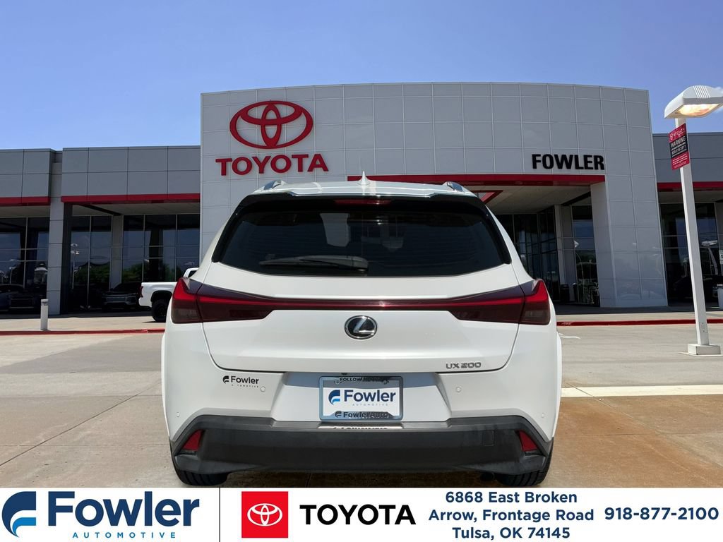 Used 2022 Lexus UX 200 w/ Premium Package FWD image 4