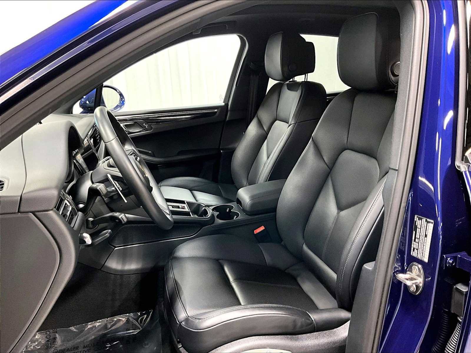 Used 2025 Porsche Macan image 8