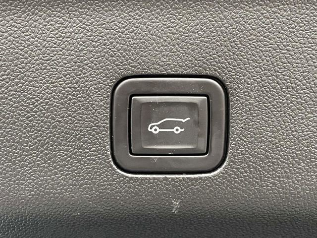 Used 2024 Chevrolet Suburban Premier image 9