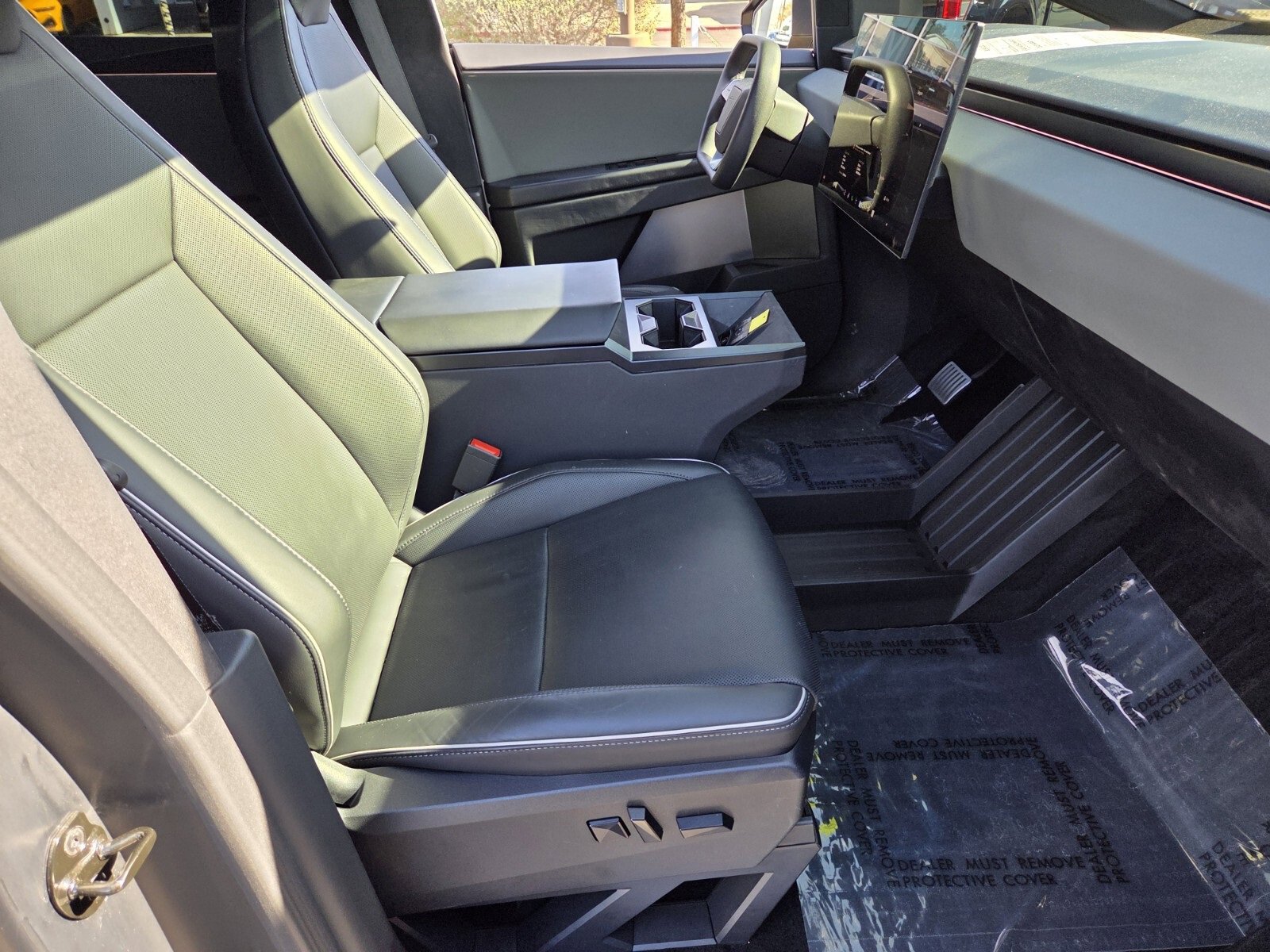 Used 2025 Tesla Cybertruck AWD Crew Cab image 15