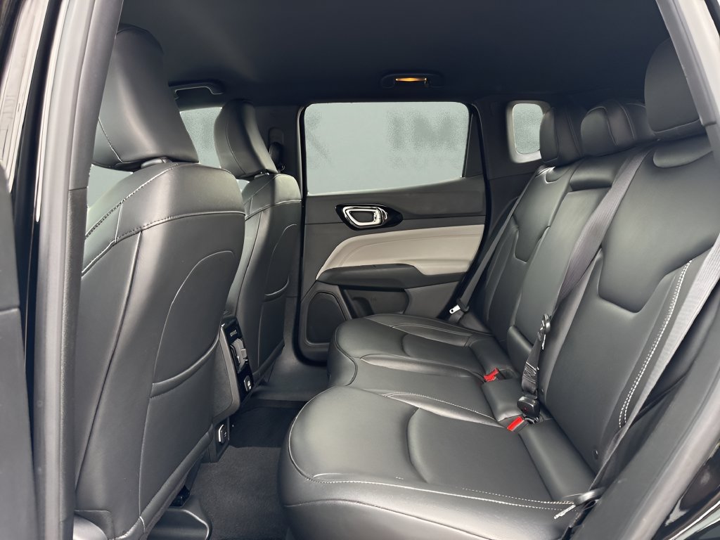 Used 2025 Jeep Compass Limited AWD/4WD image 11