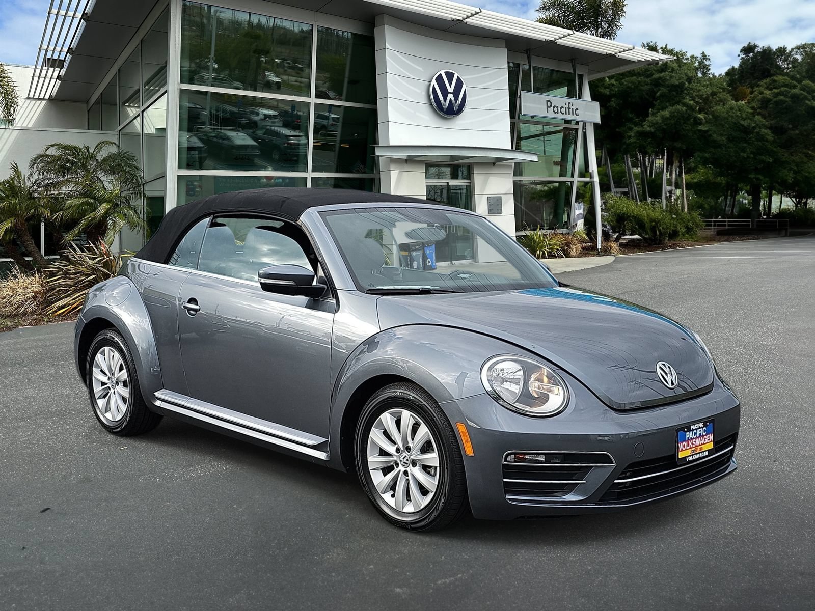 Used 2018 Volkswagen Beetle 2.0T S FWD image 3