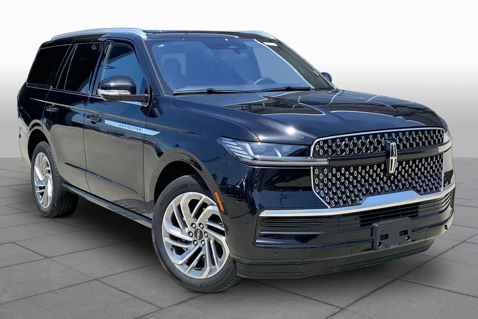 Used 2025 Lincoln Navigator Reserve AWD/4WD image 3