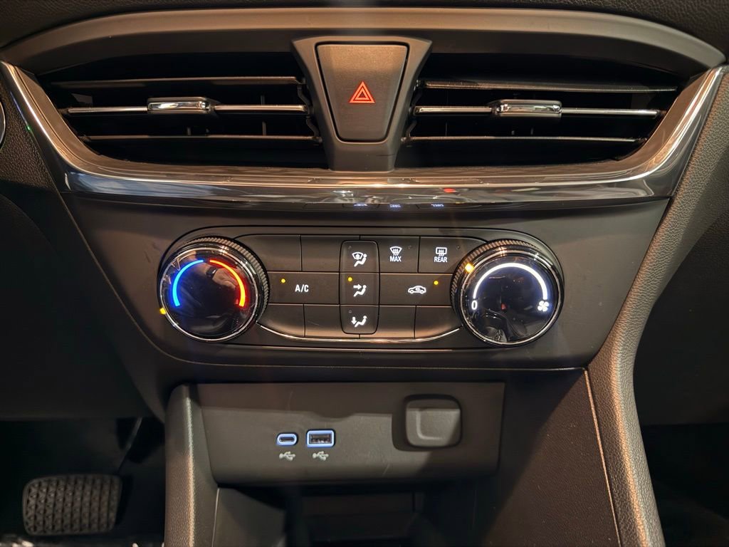 Used 2025 Buick Encore GX Preferred FWD image 22