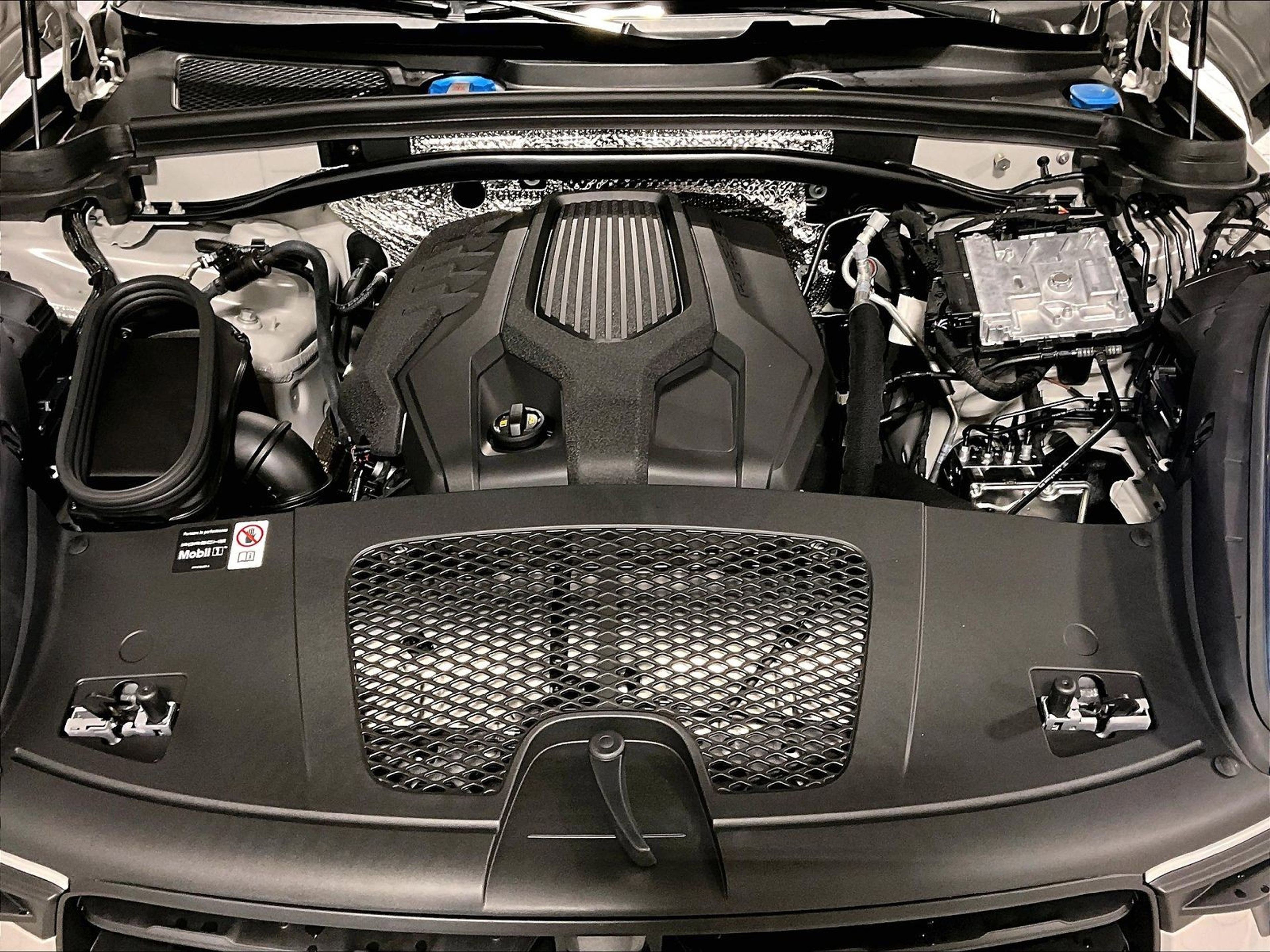 New 2026 Porsche Macan image 12