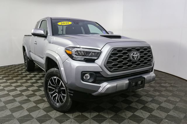 Used 2021 Toyota Tacoma TRD Sport w/ TRD Premium Sport Package AWD/4WD image 3