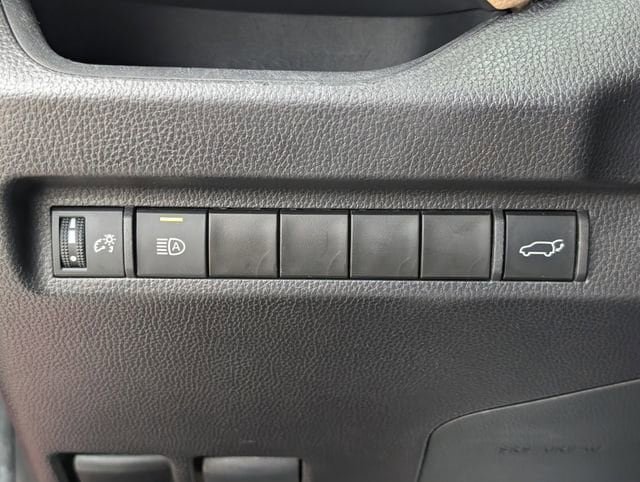 Used 2025 Toyota RAV4 XLE Premium image 24