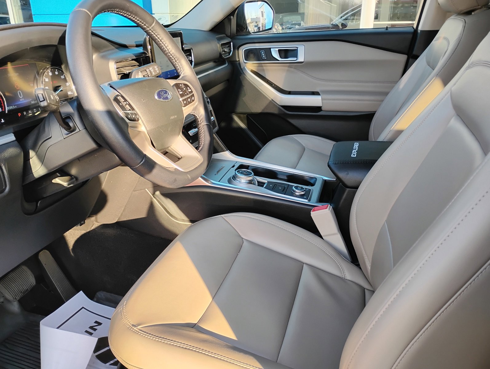 Used 2022 Ford Explorer XLT w/ Equipment Group 202A image 11