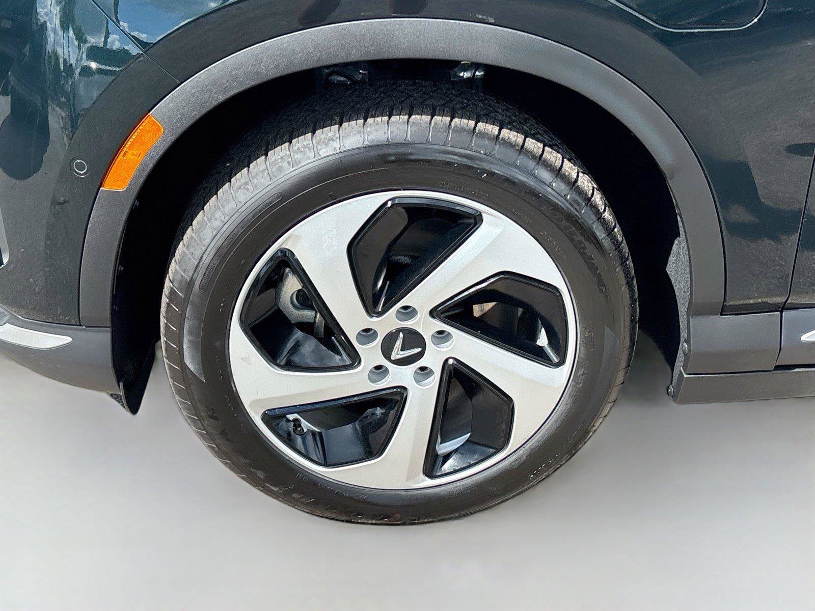 New 2027 VinFast VF 8 Eco AWD/4WD image 30
