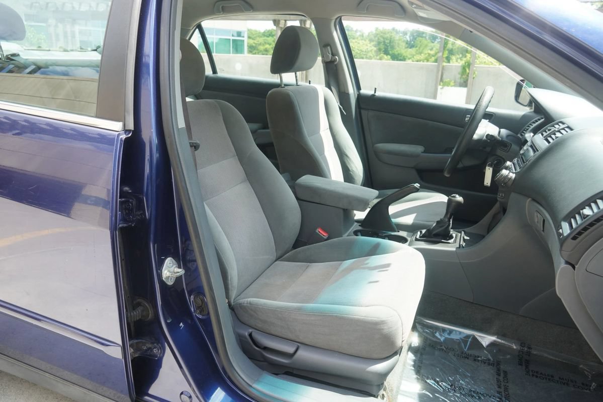 Used 2004 Honda Accord LX image 40