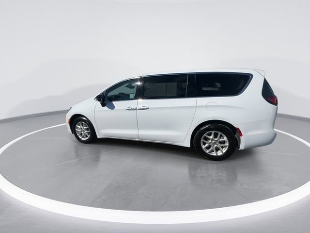 Certified 2024 Chrysler Pacifica Touring-L image 5