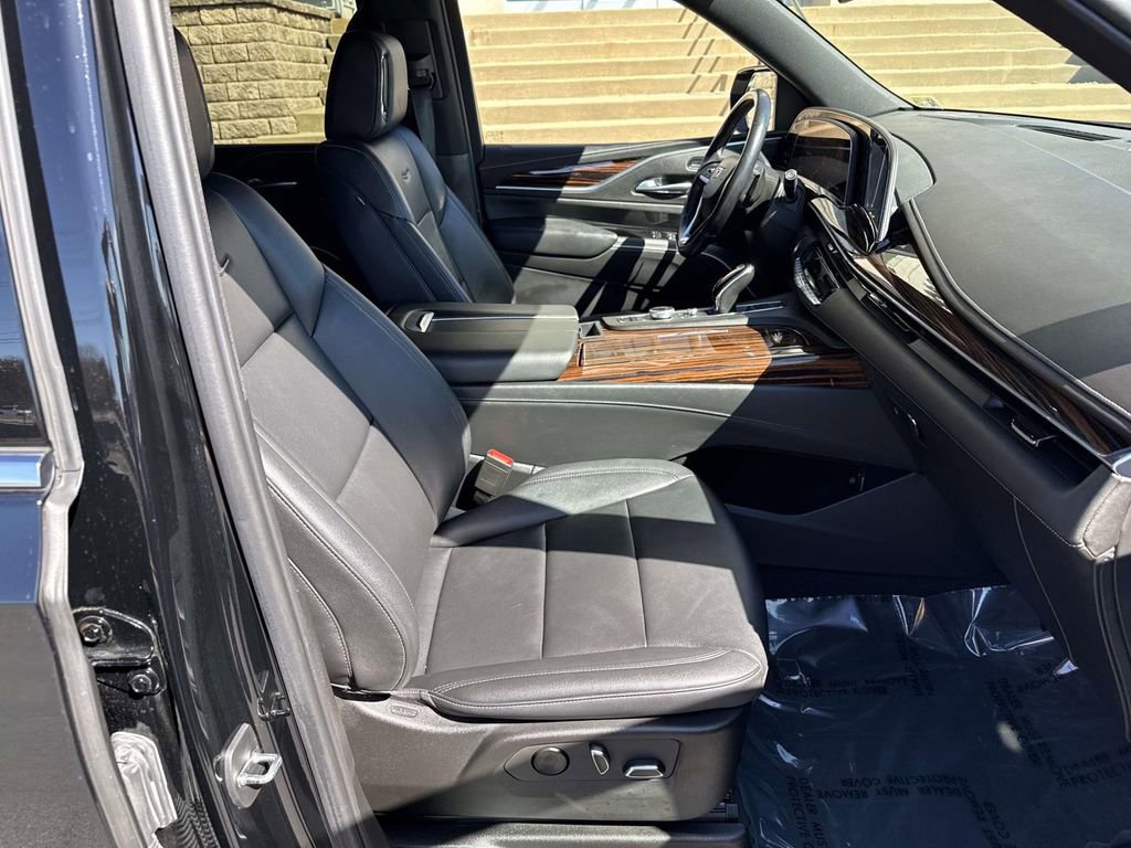 Used 2022 Cadillac Escalade ESV Luxury image 17
