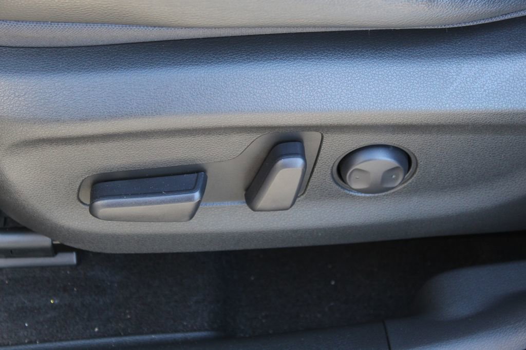 Used 2023 Hyundai Kona Limited image 13