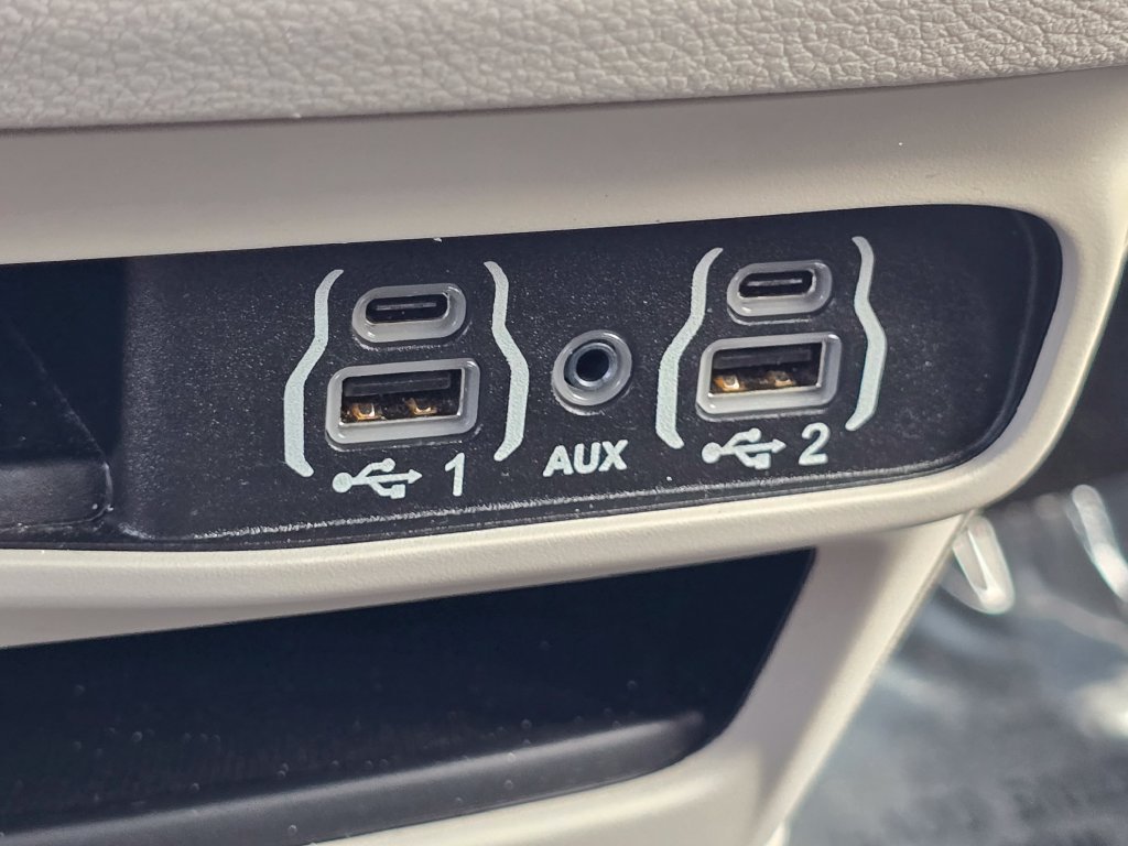 Used 2023 Chrysler Voyager LX FWD image 26