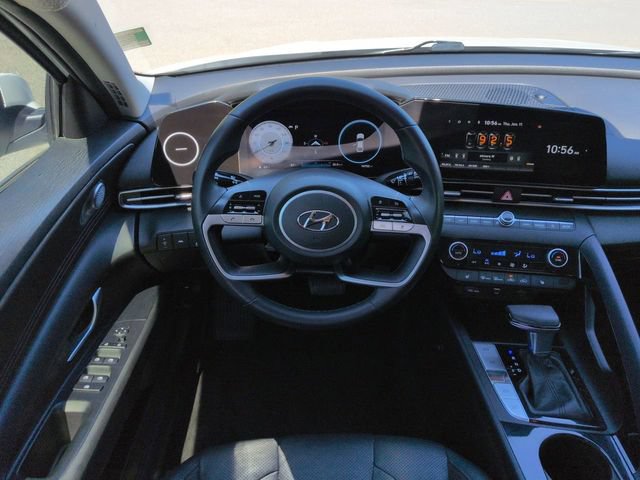 Used 2022 Hyundai Elantra Limited w/ Preferred Accessory Package FWD image 15