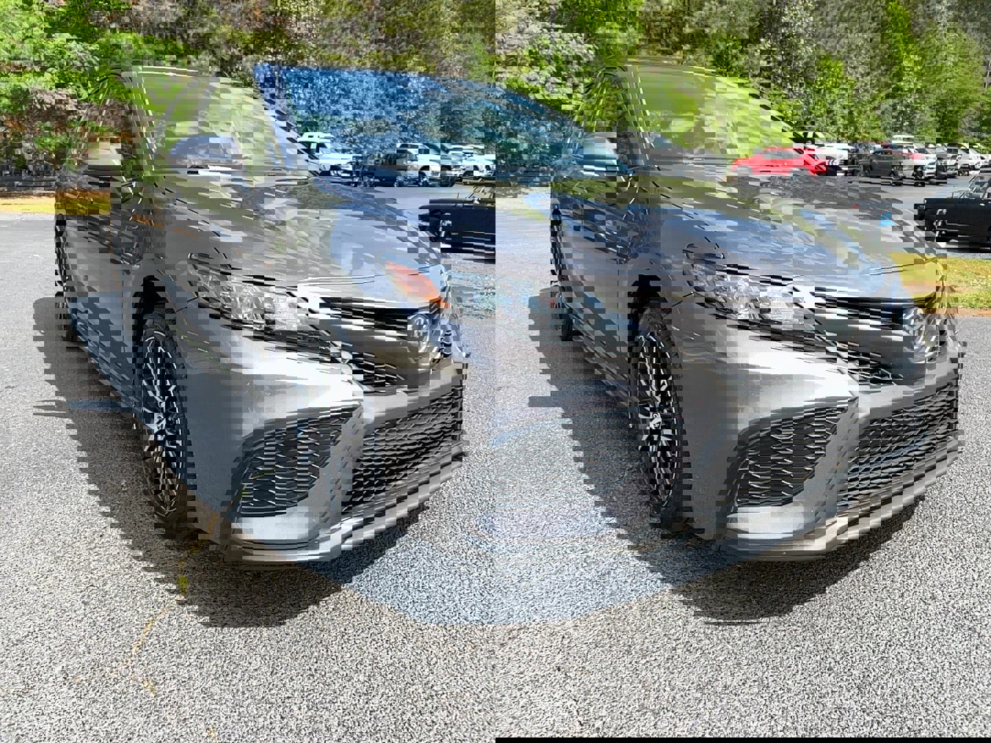 Used 2023 Toyota Camry SE FWD image 3