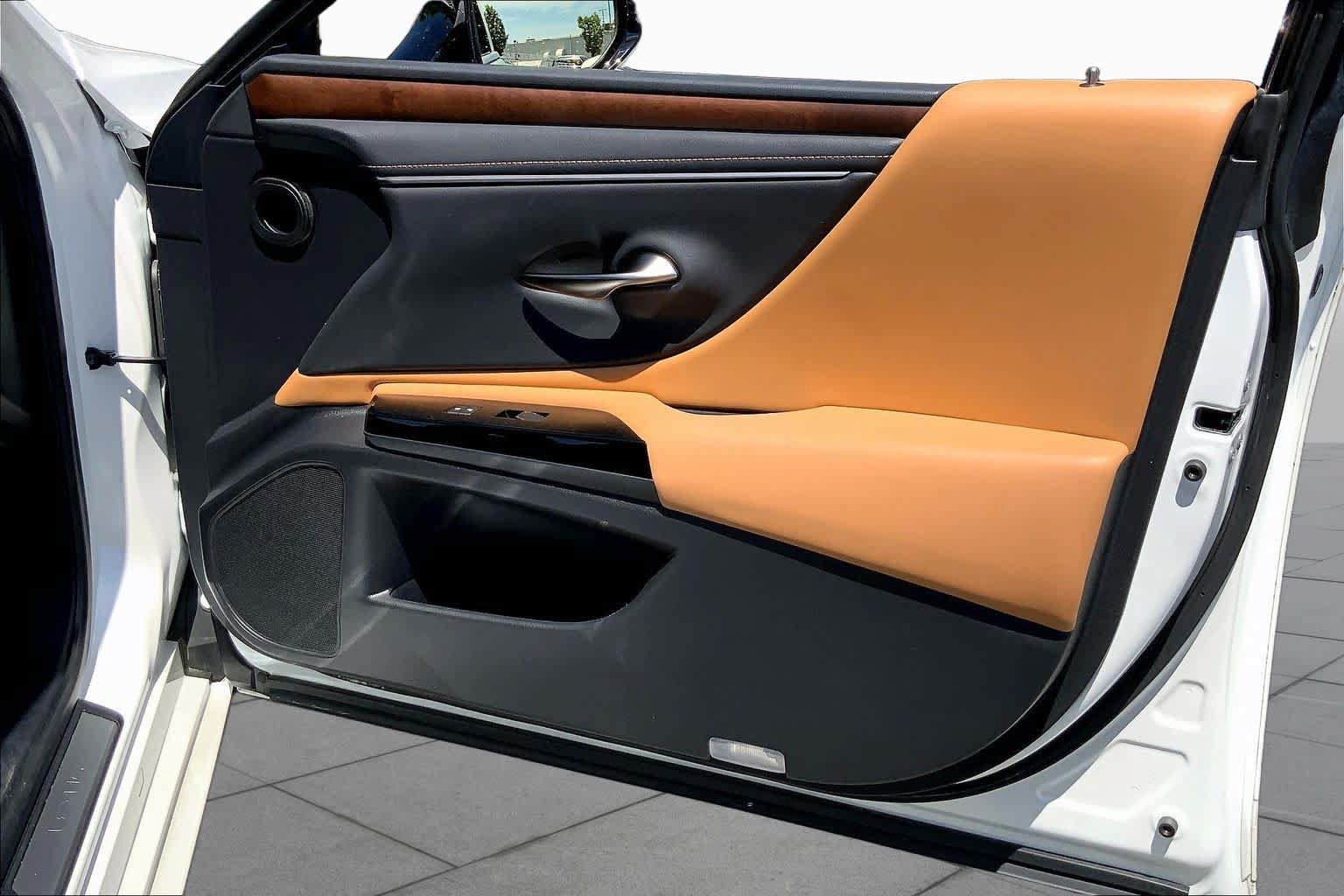 Certified 2024 Lexus ES 350 w/ Premium Package FWD image 23