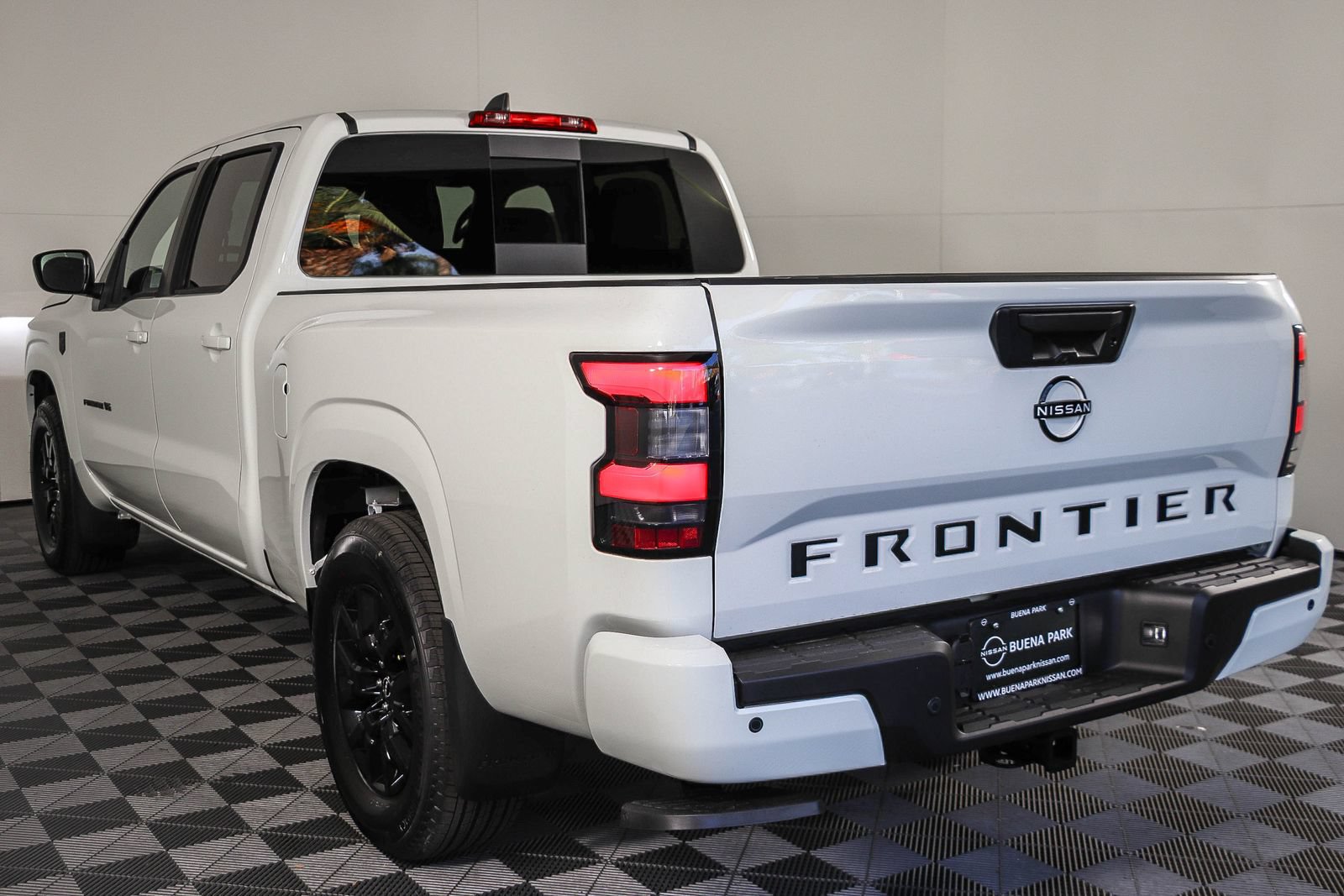 New 2027 Nissan Frontier SV w/ Tow Package RWD image 6