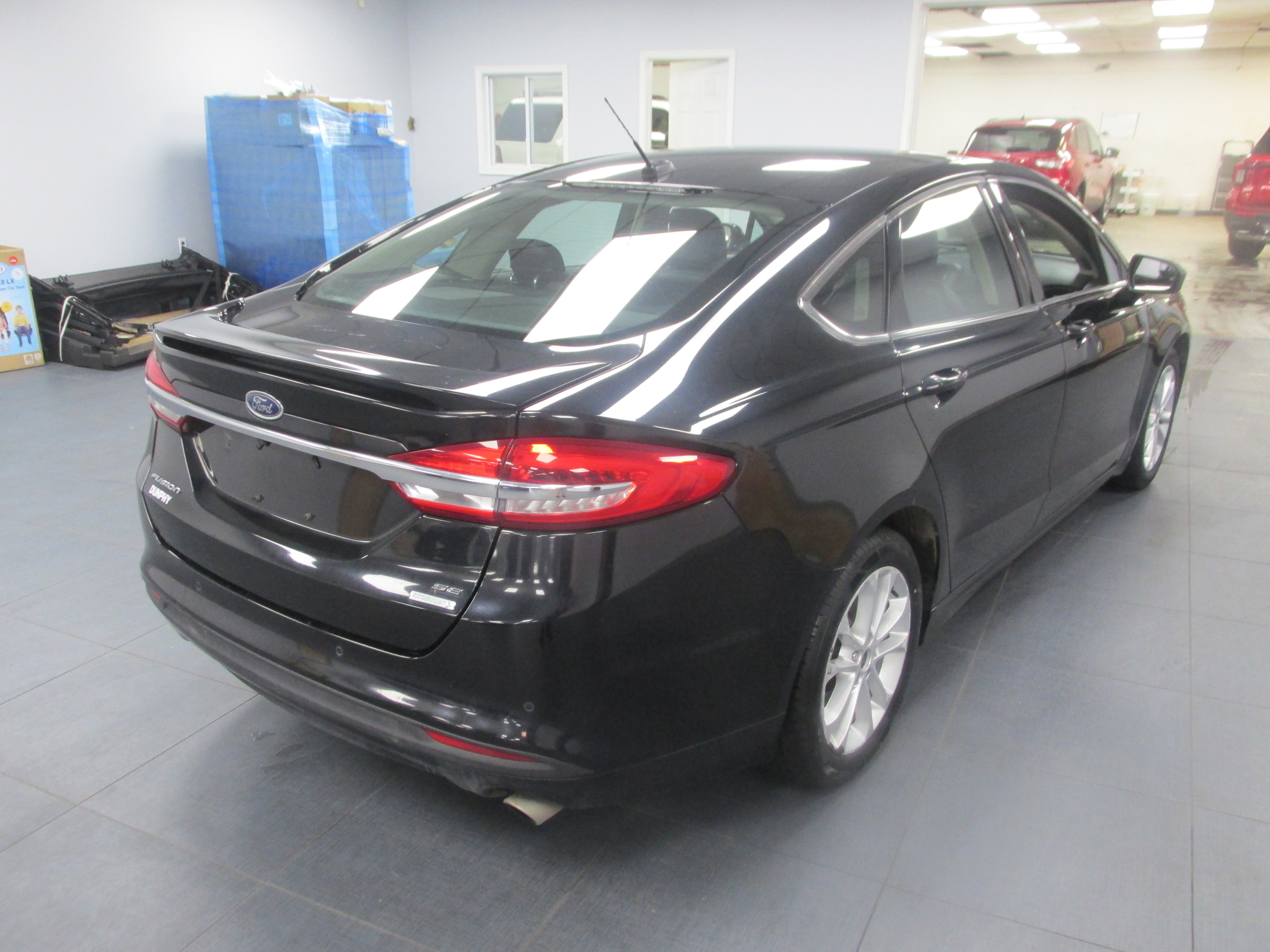 Used 2018 Ford Fusion SE w/ Equipment Group 201A FWD image 5