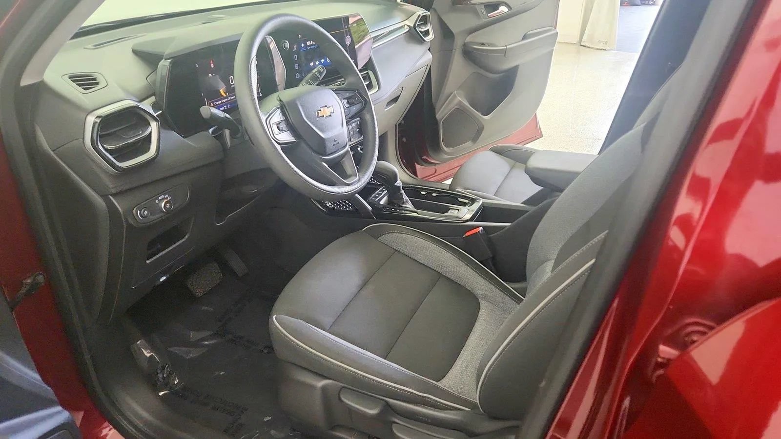 Used 2025 Chevrolet TrailBlazer LT AWD/4WD image 14