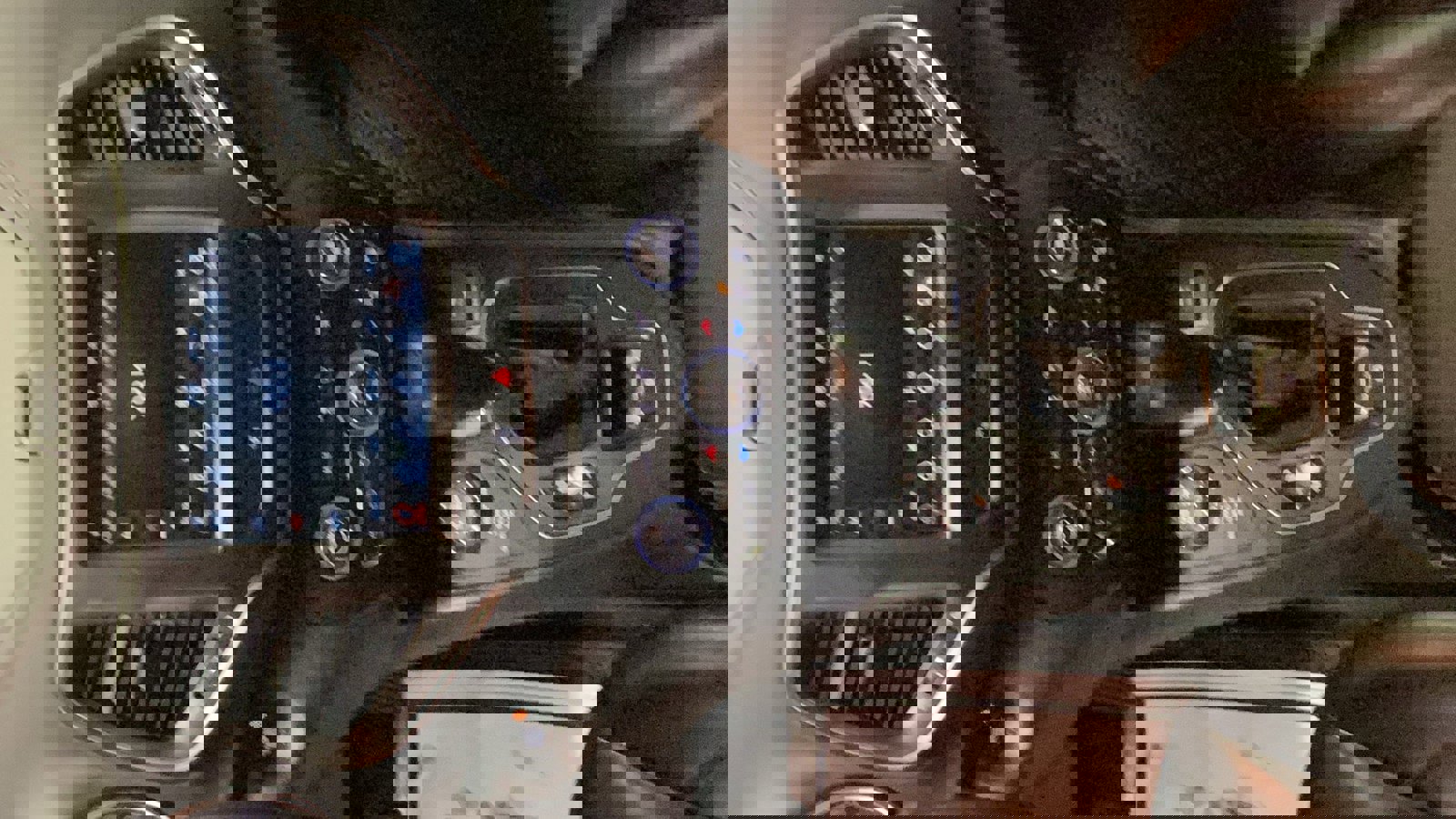 Used 2019 Jeep Cherokee Trailhawk image 12