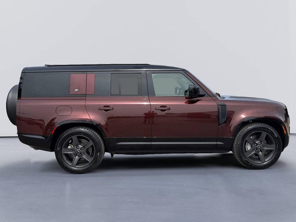 Used 2024 Land Rover Defender 130 X-Dynamic SE AWD/4WD image 2