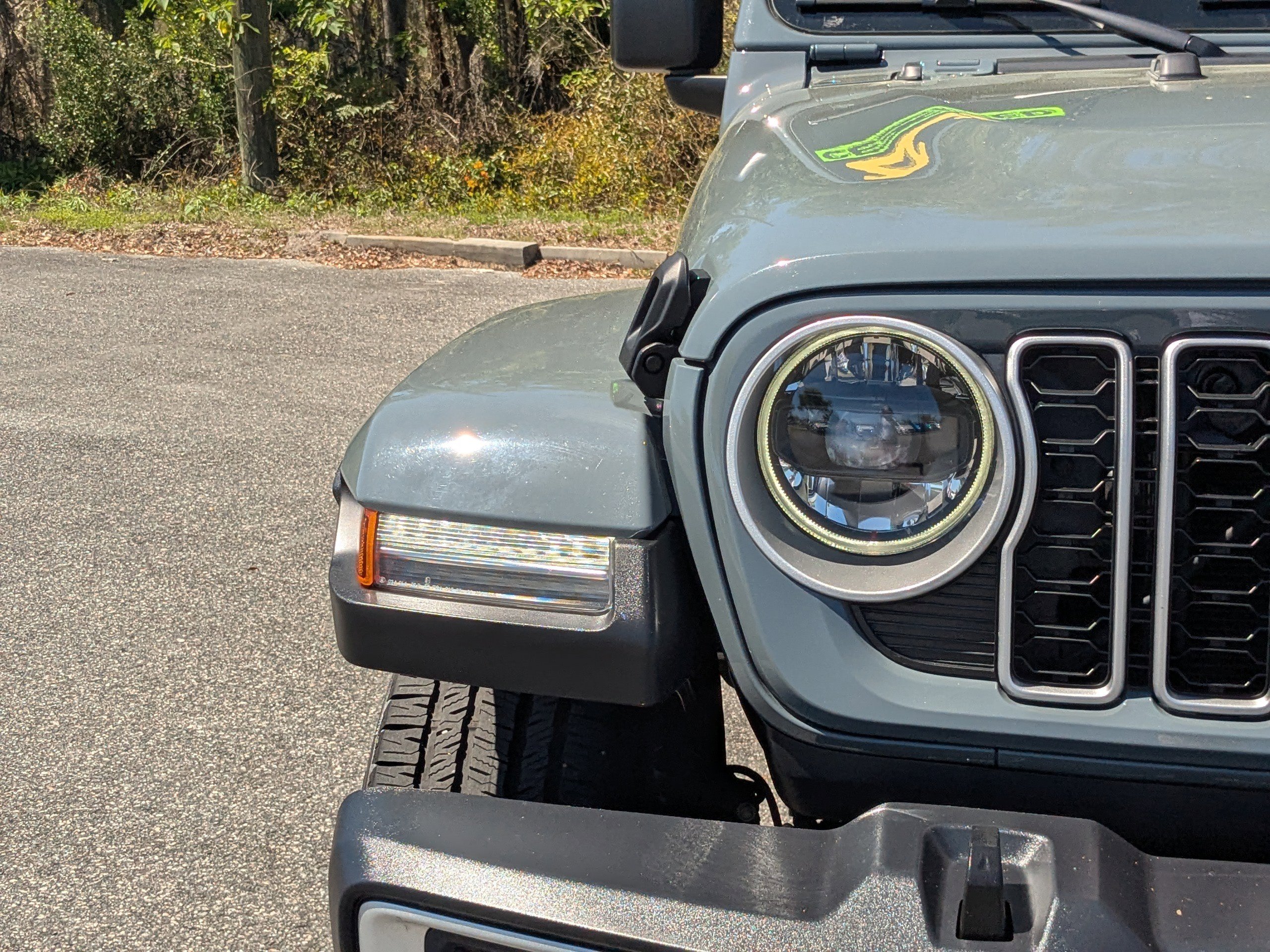 Used 2025 Jeep Wrangler Unlimited Sahara w/ Safety Group image 9