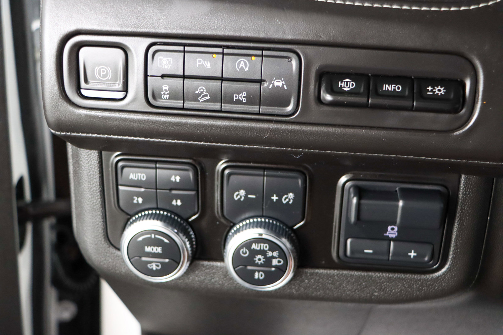 Used 2023 GMC Yukon Denali Ultimate image 25