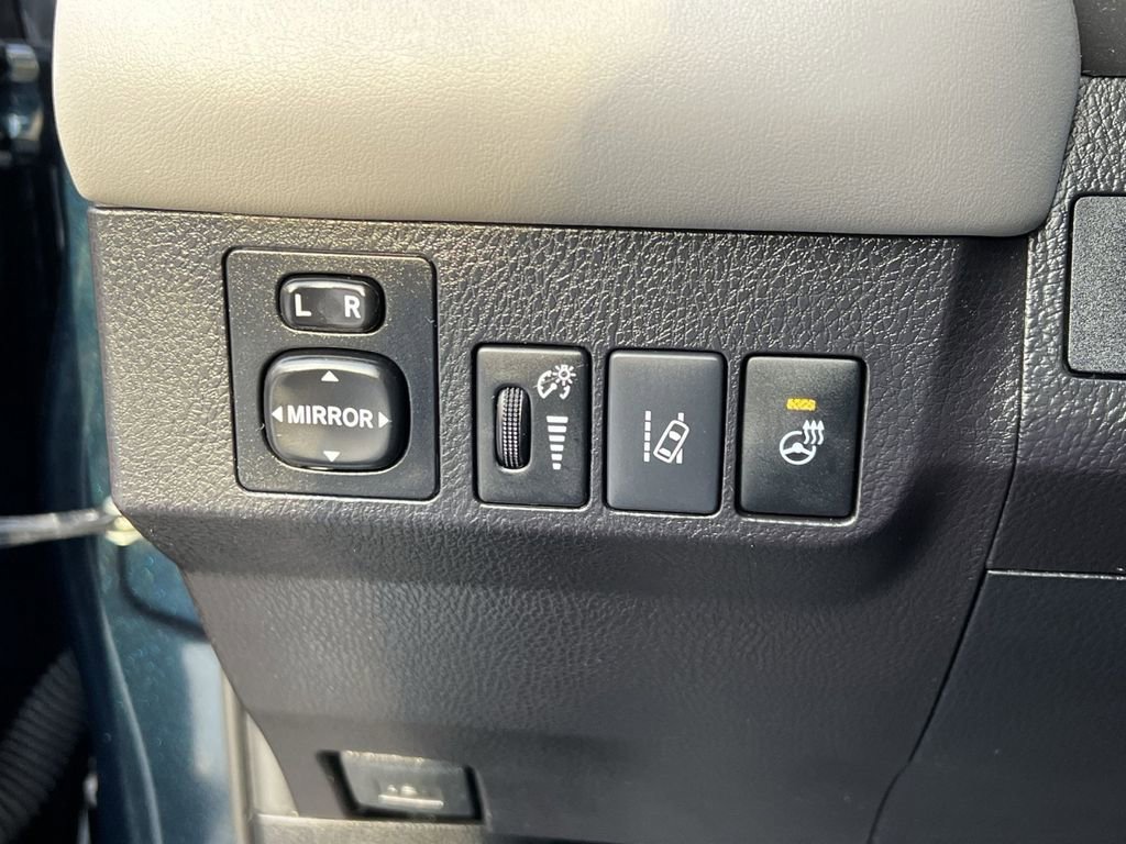 Used 2017 Toyota RAV4 Platinum image 34