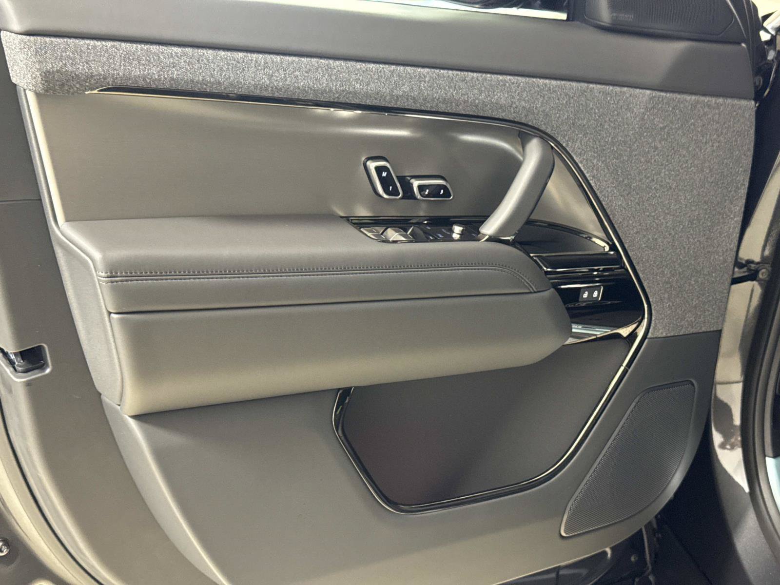 New 2026 Land Rover Range Rover Sport SE AWD/4WD image 18