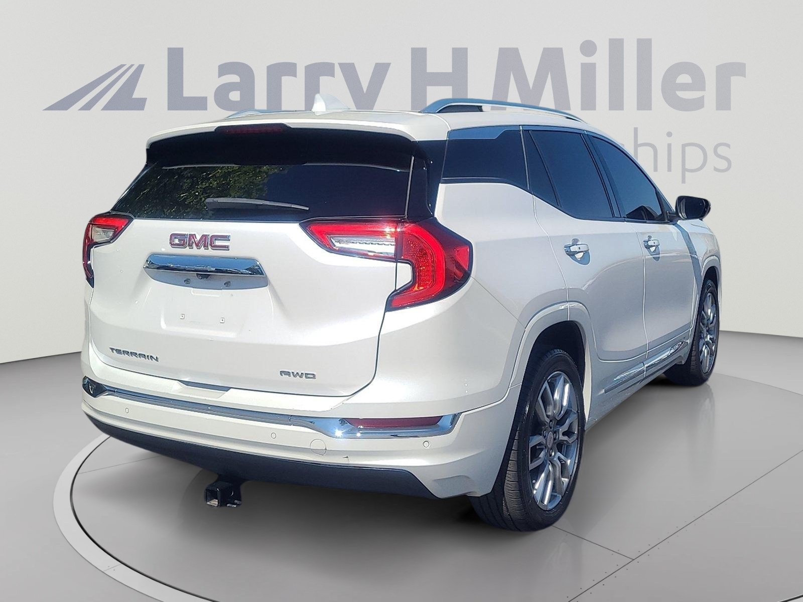 Used 2022 GMC Terrain Denali w/ Denali Premium Package AWD/4WD image 5