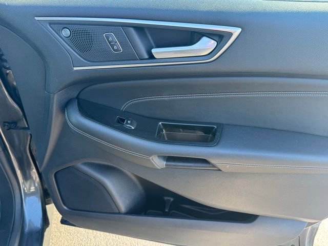 Used 2020 Ford Edge Titanium image 18