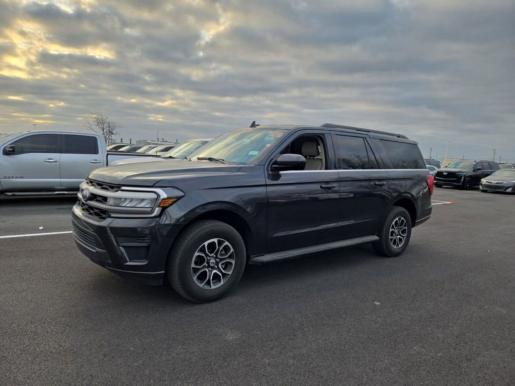 Used 2024 Ford Expedition Max XLT image 2
