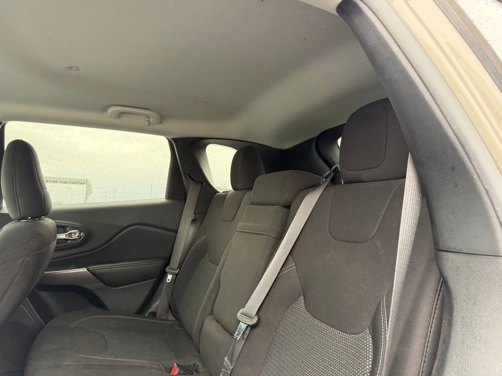 Used 2019 Jeep Cherokee Latitude w/ Popular Appearance Group image 15