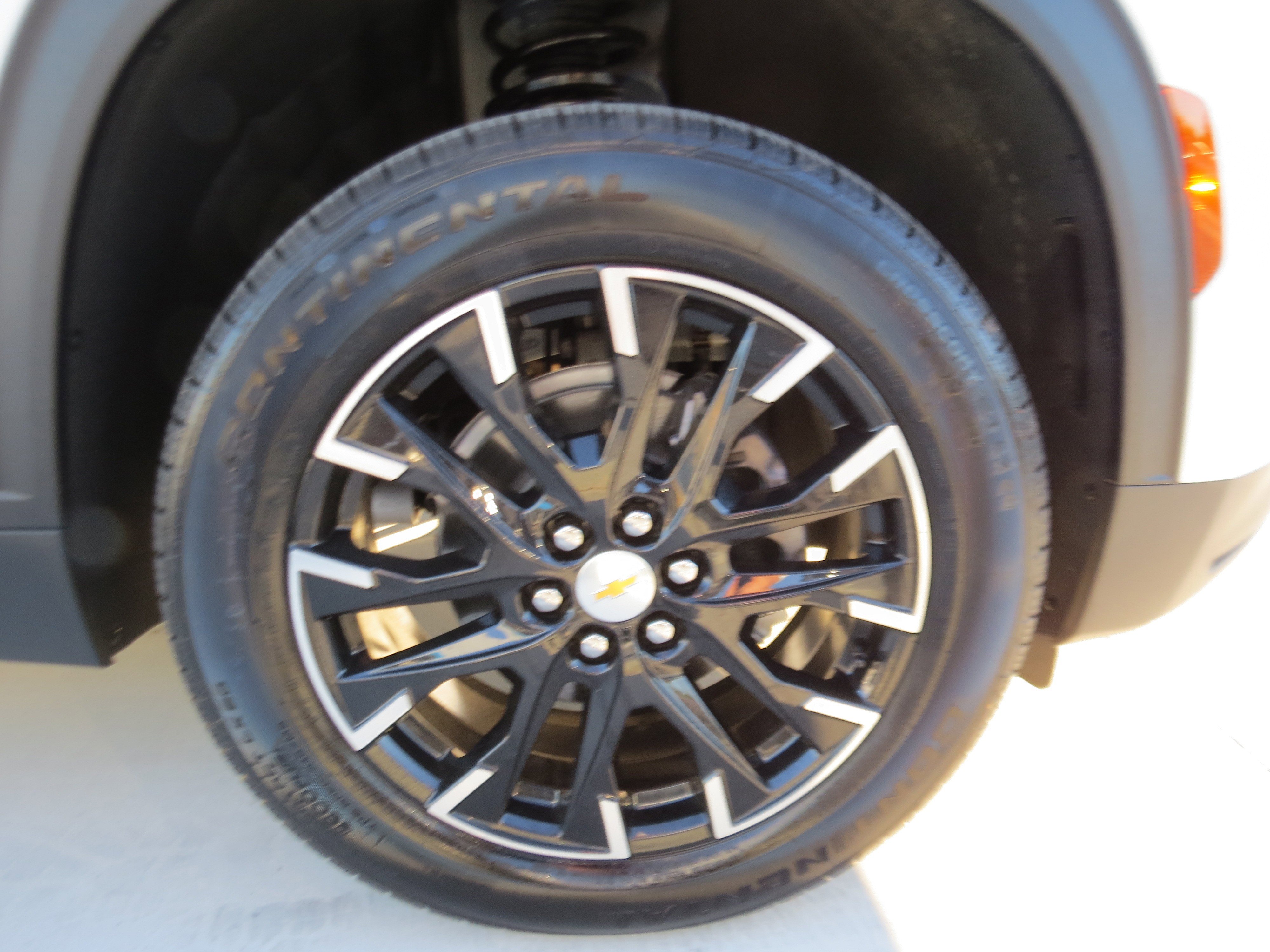 New 2026 Chevrolet Traverse LT w/ Sun and Wheel Package FWD image 8